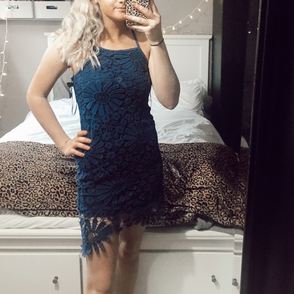Dress Forum Dresses & Skirts - DRESS FORUM lace fitted dress M